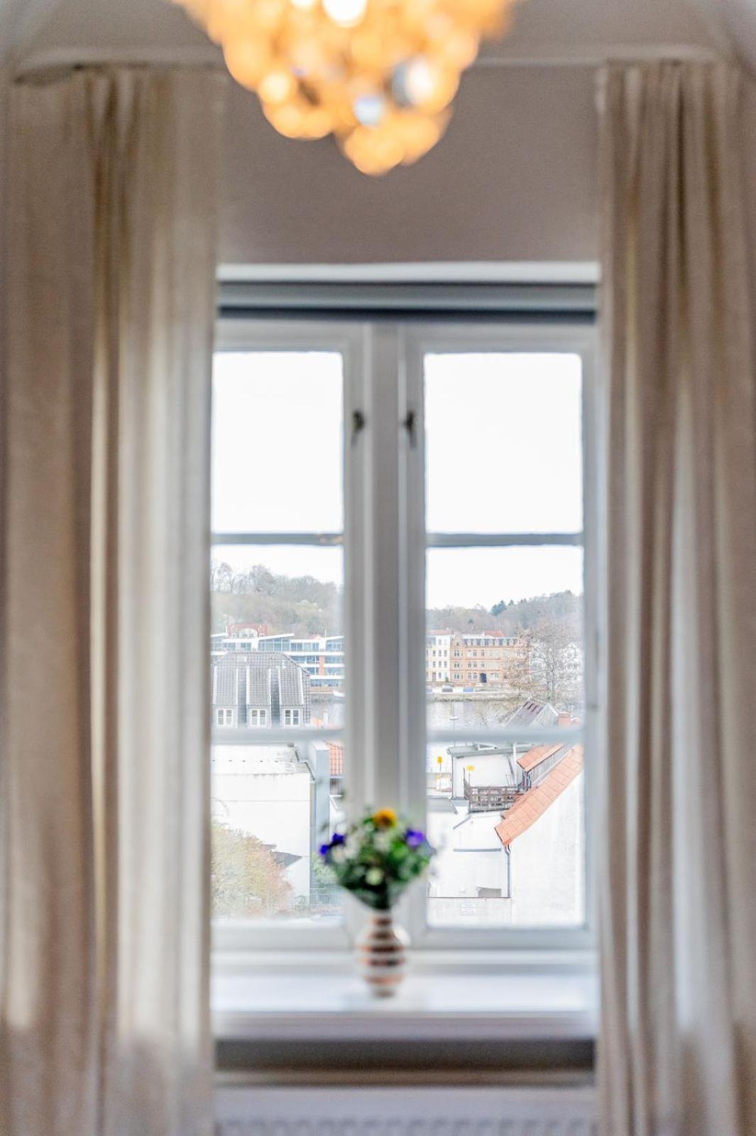 Hafenblick Ferienwohnung In Der Altstadt Mit Parkplatz Фленсбург Екстериор снимка